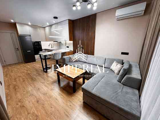 Оренда Квартира 3-кімнатна, 14/16 поверх на вул. Олександра Олеся Киев