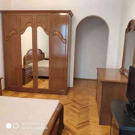 Оренда Квартира 3-кімнатна, 18/18 поверх на ул. Старонаводницкая Киев