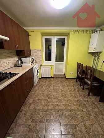 Продаж Квартира 3-кімнатна, 1/5 поверх на Володимирська Uzhhorod