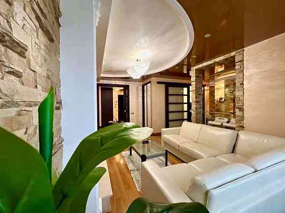 Оренда Квартира 2-кімнатна, 18/25 поверх на ул. Верховинная, 35 Kiev