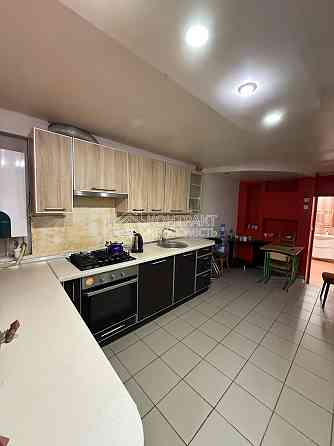 Продаж Будинок 4-кімнатний на вул. Заливная 