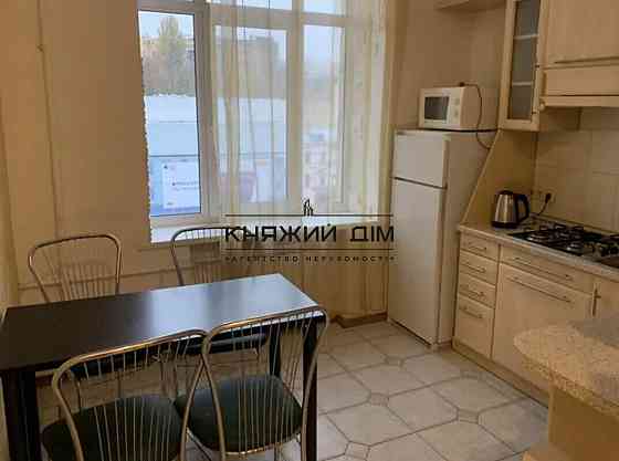 Продаж 2-х к. кв. біля метро Хрещатик, Печерський р-н. Код об'єкту: 21145071 Київ