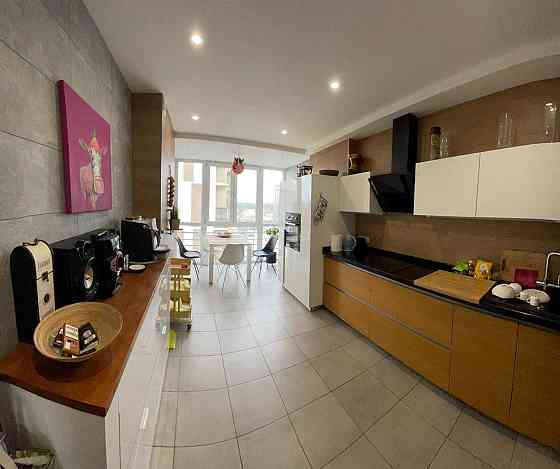 Продаж Квартира 4-кімнатна, 6/7 поверх на Метрологічна вул., д. 19 Kiev