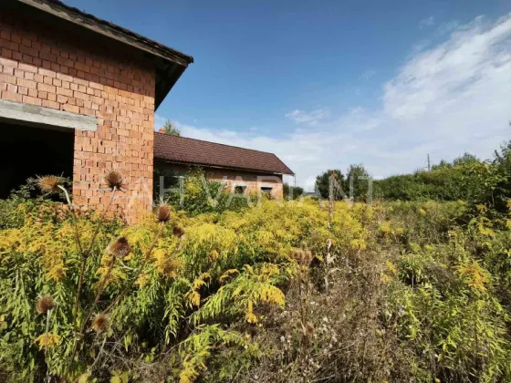 Продаж 2-поверховий Будинок з ділянкою 10 сот 255 кв.м 5 кімн. на Польова Ужгород