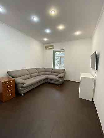 Продаж Квартира 3-кімнатна, 1/5 поверх на Гетьмана Павла Скоропадського вул., д. 17б Киев