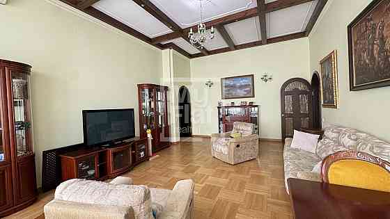 Оренда Квартира 4-кімнатна, 4/5 поверх на вул. Хмельницького Богдана Kiev