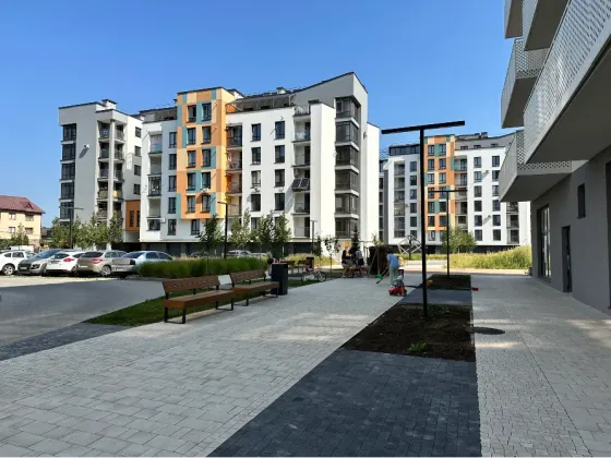 Продаж Приміщення в житловому будинку площа 90 кв.м 1-й поверх на Краківський Івано-Франківськ