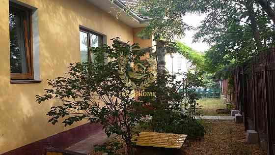 Продаж Будинок 8-кімнатний на Дмитрия Яворницкого ул., 1 Kiev