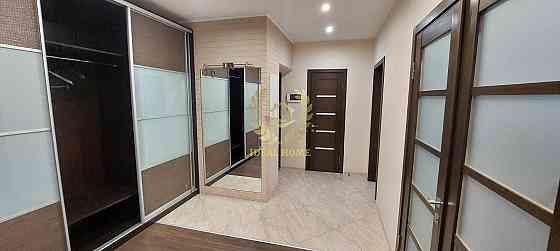 Продаж Квартира 3-кімнатна, 10/12 поверх на Дмитриевская ул., 75 Kiev