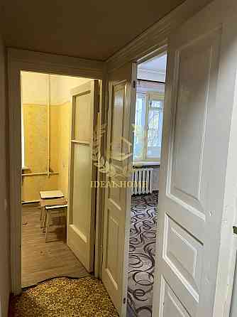 Простора трикімнатна цегляна квартира зі зручним плануванням Киев