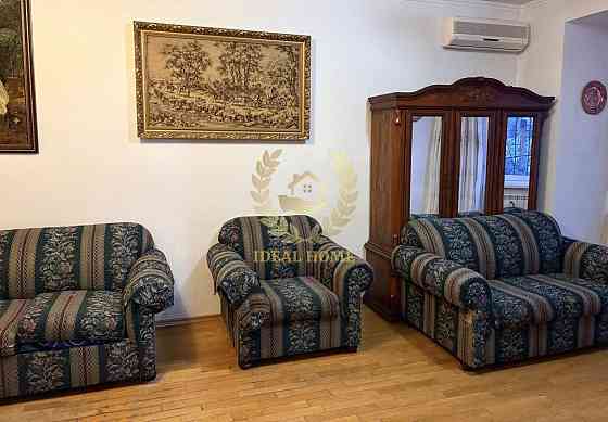 Продаж Квартира 3-кімнатна на Хмельницкая ул., 10 Київ