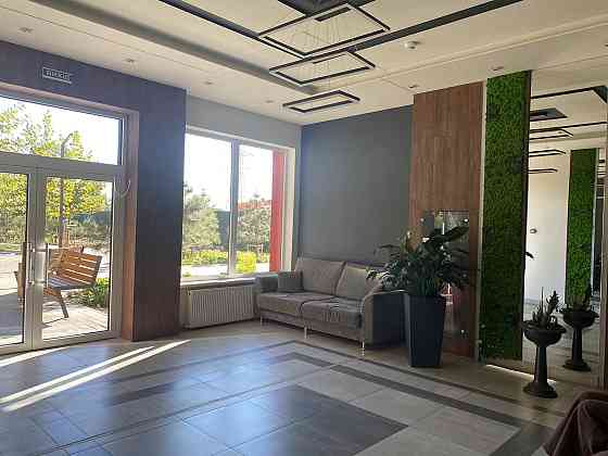 Трехкомнатная квартира в новом доме с двумя террасами. Лиманка