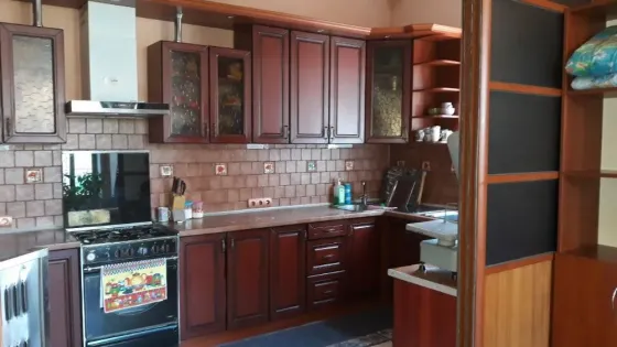 Продаж 3-поверховий Будинок з ділянкою 10 сот 478 кв.м 7+ кімн. на вулиця Южна, 34 Одеса