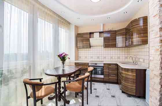 Продаж Квартира 2-кімнатна, 20/36 поверх на Соборності вул., д. 30 Kiev