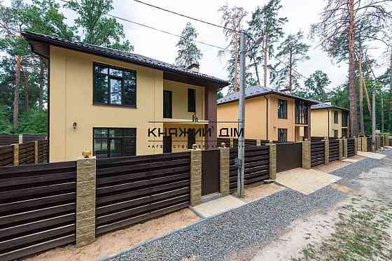 Предлагается на продажу двухэтажный дом в Ворзеле. Рядом сосновый лес, магазин, озеро, школа и детский сад. Ворзель