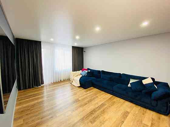 Продаж Квартира 4-кімнатна, 11/18 поверх на Дмитра Чижевського вул., д. 2А Київ