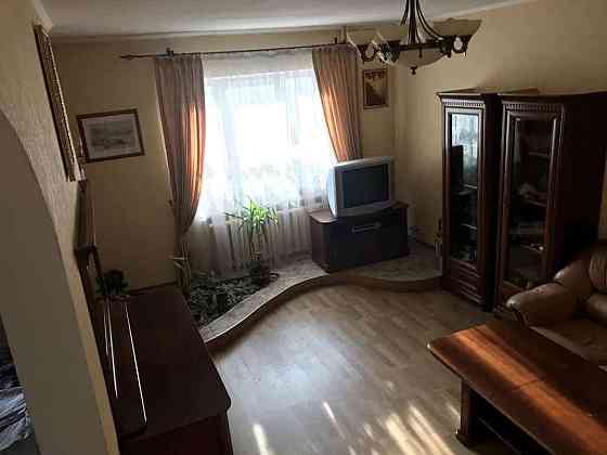 Оренда Квартира 3-кімнатна, 9/16 поверх на ул. Ревуцкого Kiev