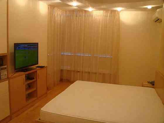 Оренда Квартира 3-кімнатна, 8/25 поверх на пр. Валерия Лобановского Київ