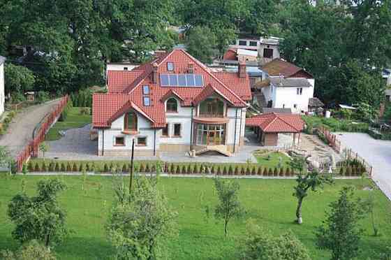 Продаж Будинок 8-кімнатний на вул. 50-річчя УПА Моршин