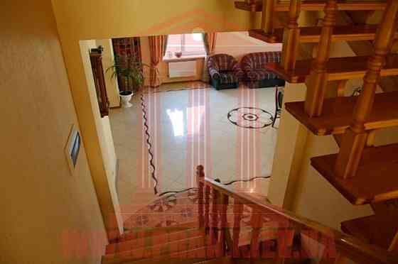 Продаж 3-поверховий Будинок з ділянкою 14 сот 460 кв.м  на Степная 