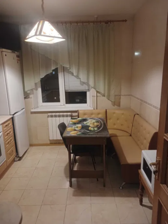 Оренда Квартира 3-кімнатна, 10/10 поверх на Драгоманова, 42 Київ