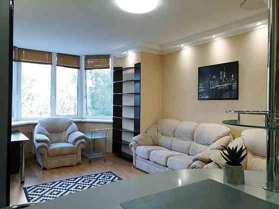 Оренда Квартира 2-кімнатна, 3/17 поверх на Урловская ул., 14 Київ