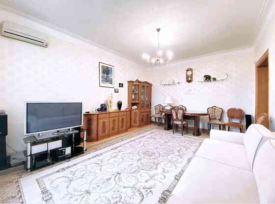 Продаж Квартира 3-кімнатна, 6/8 поверх на Генерала Алмазова вул., д. 3 Киев