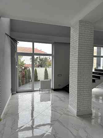 Продаж Будинок 4-кімнатний на ул. Коралловая, 8Б Лиманка