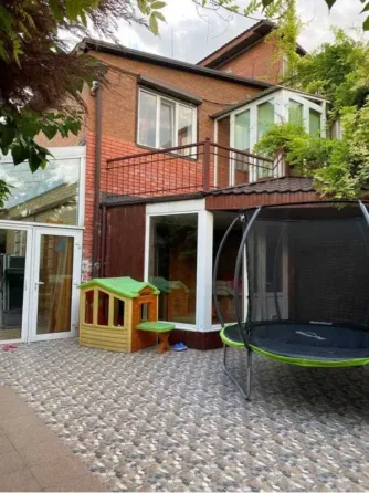 Продаж 3-поверховий Будинок з ділянкою 7 сот 272 кв.м 4 кімн. на 10Я ЛИНИЯ Нова Долина