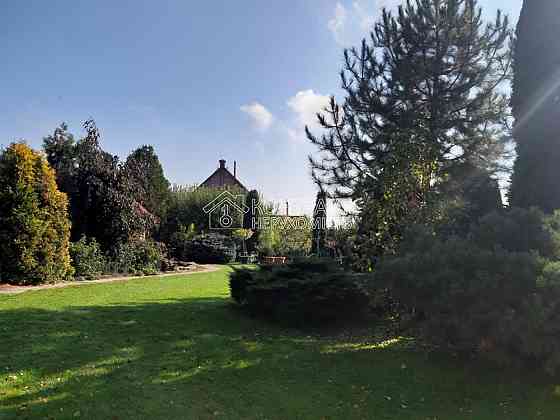 Продаж Будинок 6-кімнатний на вул. Набережна 