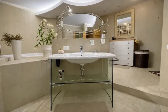 For sale 4-room Apartment 240 sq.m про. Шевченко, 33 Odessa