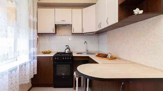 Продаж Квартира 2-кімнатна, 4/5 поверх на Дарницький вул., д. 17 Kiev