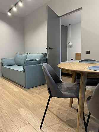 Продаж Квартира 1-кімнатна, 5/9 поверх на Салютна вул., д. 2б Київ