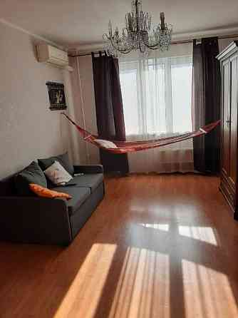 Оренда Квартира 3-кімнатна, 7/10 поверх на Харьковское шоссе, 168а Киев