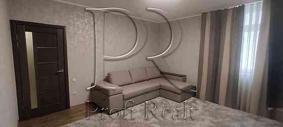 Оренда Квартира 3-кімнатна, 14/25 поверх на вул. Драгоманова, 2А Киев