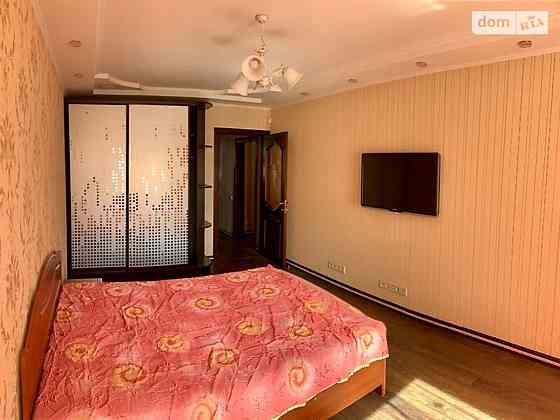 Оренда Квартира 3-кімнатна, 14/22 поверх на ул. Урловская Киев