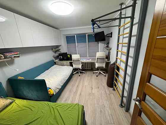 Продаж Квартира 3-кімнатна, 4/12 поверх на Мандрыковская ул., 137 Дніпро