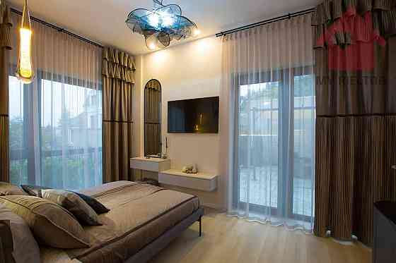 Продаж Квартира 3-кімнатна, 1/3 поверх на Собранецька Ужгород