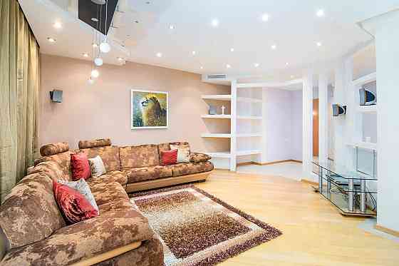 Продаж Квартира 4-кімнатна, 8/14 поверх на Булаховського Академіка вул., д. 5В Київ