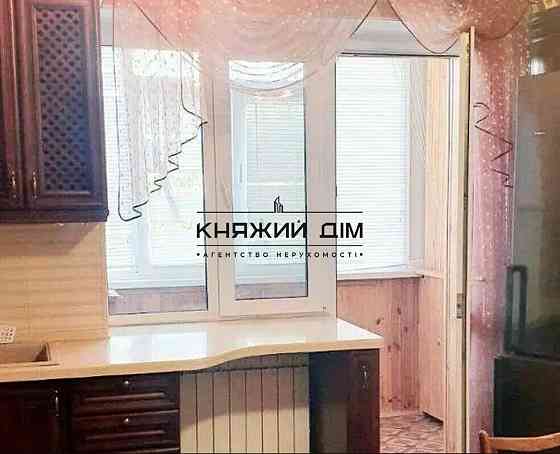 Оренда Квартира 3-кімнатна, 5/5 поверх на Нежинская ул. Київ