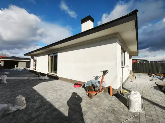 Продаж 1-поверховий Будинок з ділянкою 7.5 сот 140 кв.м 4 кімн. на Зелена Ужгород