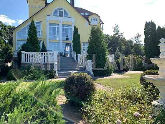 Оренда Будинок 8-кімнатний на Ватутіна вул., 10 Лісники