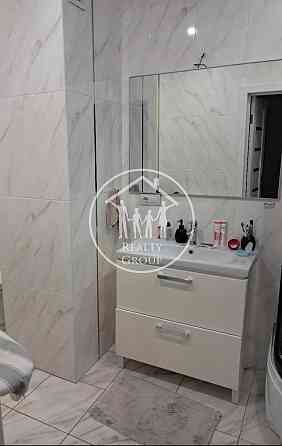 Продаж Квартира 2-кімнатна, 2/10 поверх на Угорська Львів