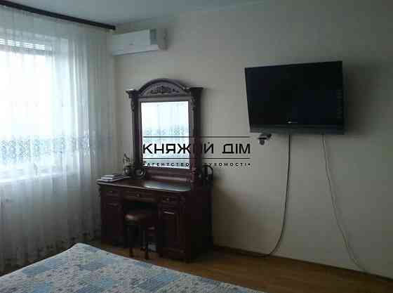 Продаж видової 1-кім. квартири біля метро Позняки. Код:21141513 Київ