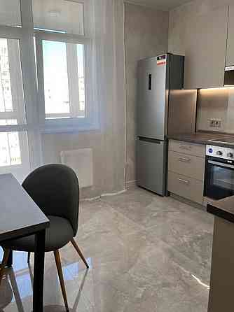 Оренда Квартира 1-кімнатна, 17/25 поверх на Ревуцкого ул., 40 б Київ