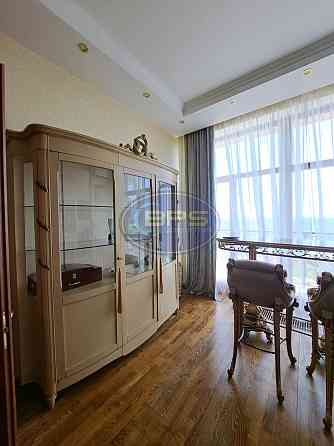 Продаж квартири 340 кв. м Odessa