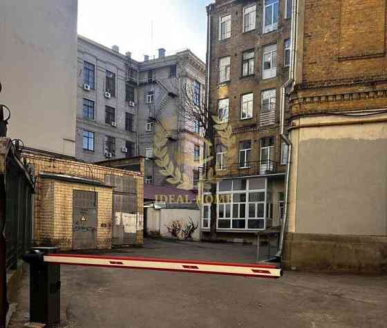 Продаж Квартира 3-кімнатна, 2/9 поверх на Большая Житомирская ул., 13 Kiev