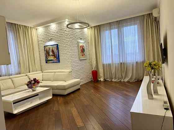 Продаж Квартира 3-кімнатна, 8/22 поверх на Володимира Івасюка вул., д. 4А Київ