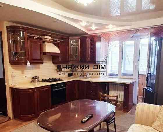 Оренда Квартира 3-кімнатна, 5/5 поверх на Нежинская ул. Київ