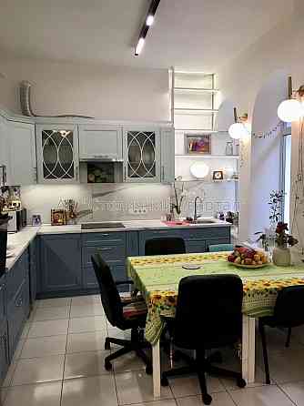 Продаж Будинок 3-кімнатний на Хмельницького Богдана вул., 9 Киев